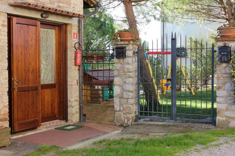 Agriturismo La Ginestrella Civitella D'Arna Екстериор снимка