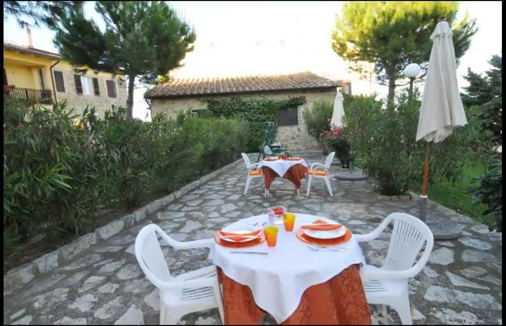 Agriturismo La Ginestrella Civitella D'Arna Екстериор снимка