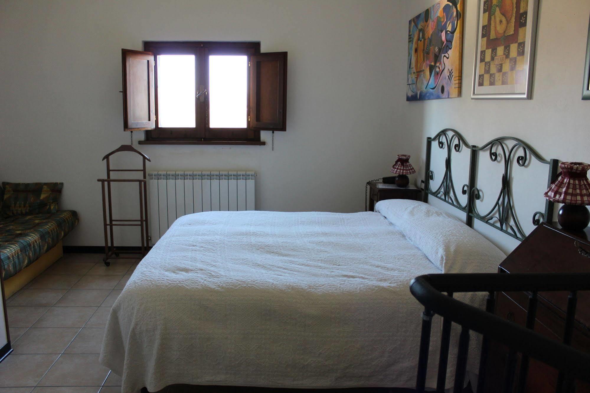 Agriturismo La Ginestrella Civitella D'Arna Екстериор снимка